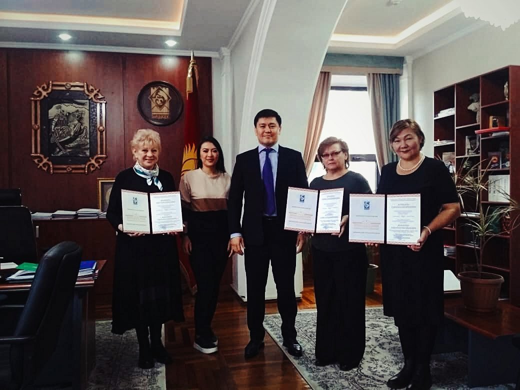 Учителя KSMS были удостоены почетной грамоты Бишкекского городского кенеша за добросовестный труд, профессионализм, а также личный вклад в развитие образования города Бишкек.